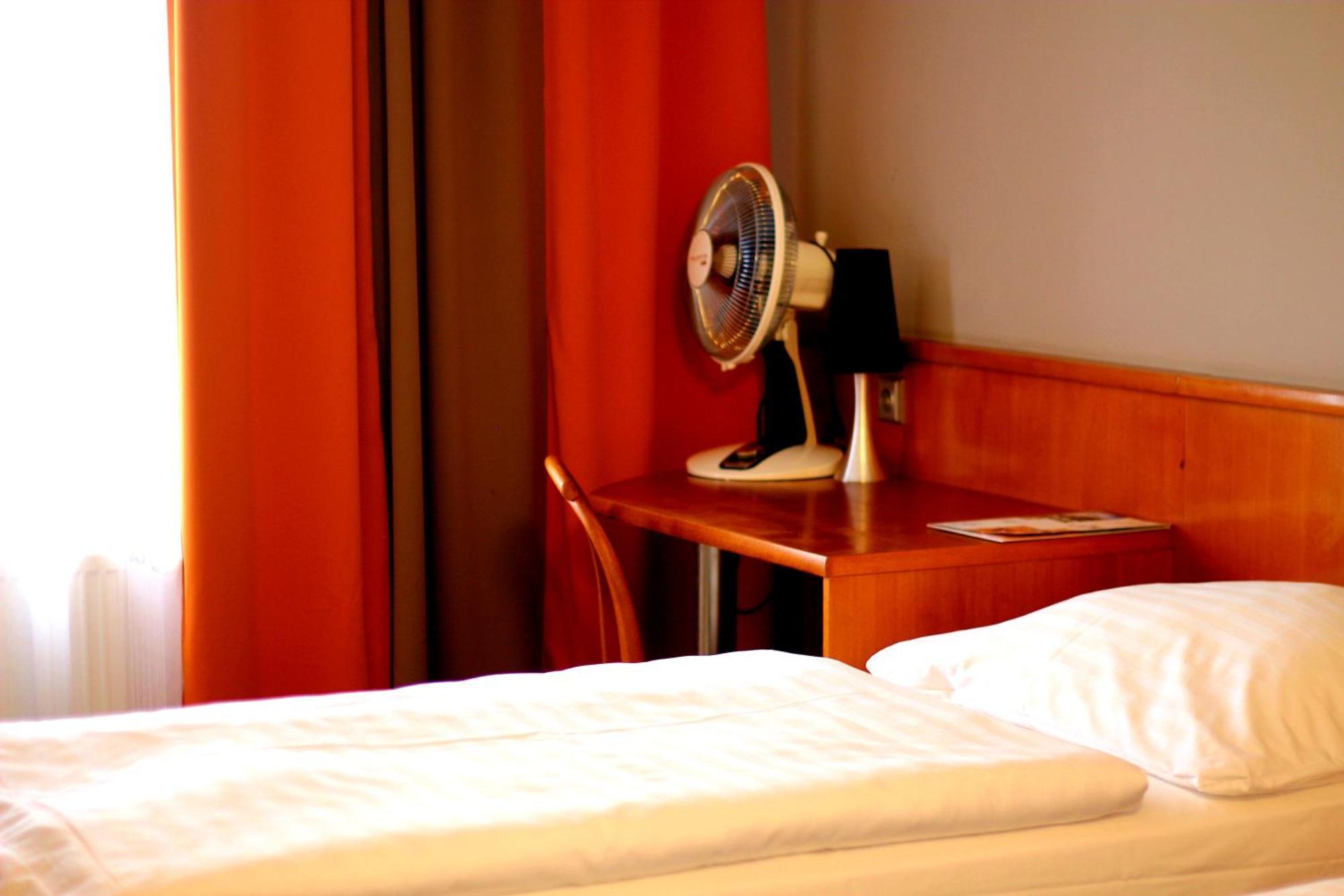 Hotel Tennis Club Простеёв Экстерьер фото